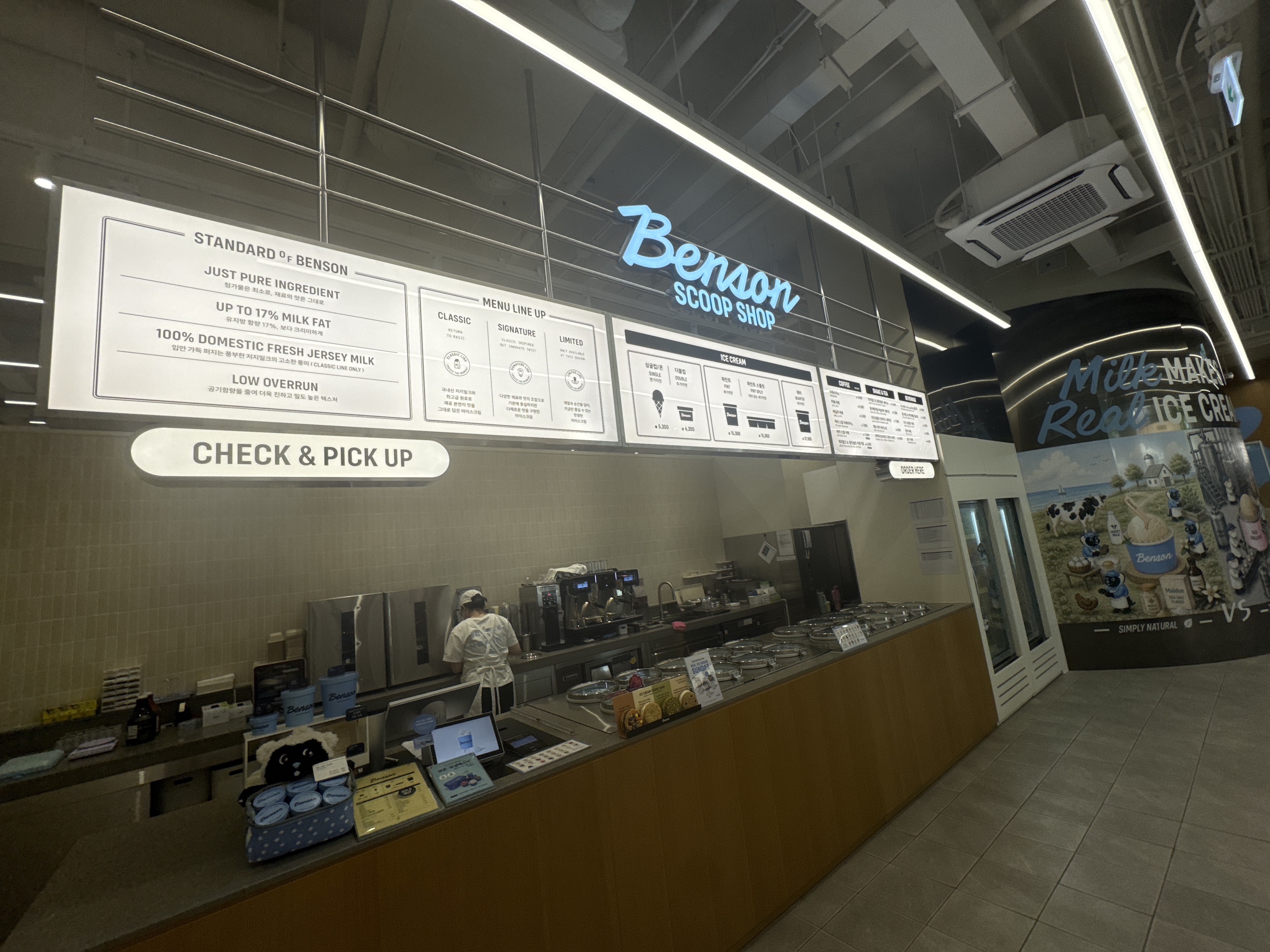Benson Scoop Shopのアイスクリームメニューと店内